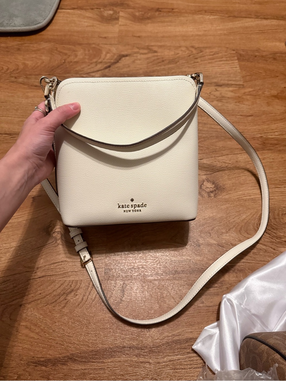 kate spade white/cream bucket bag